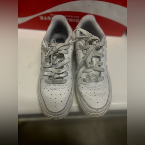 Nike Air Forces 1 - Picture 9 of 10